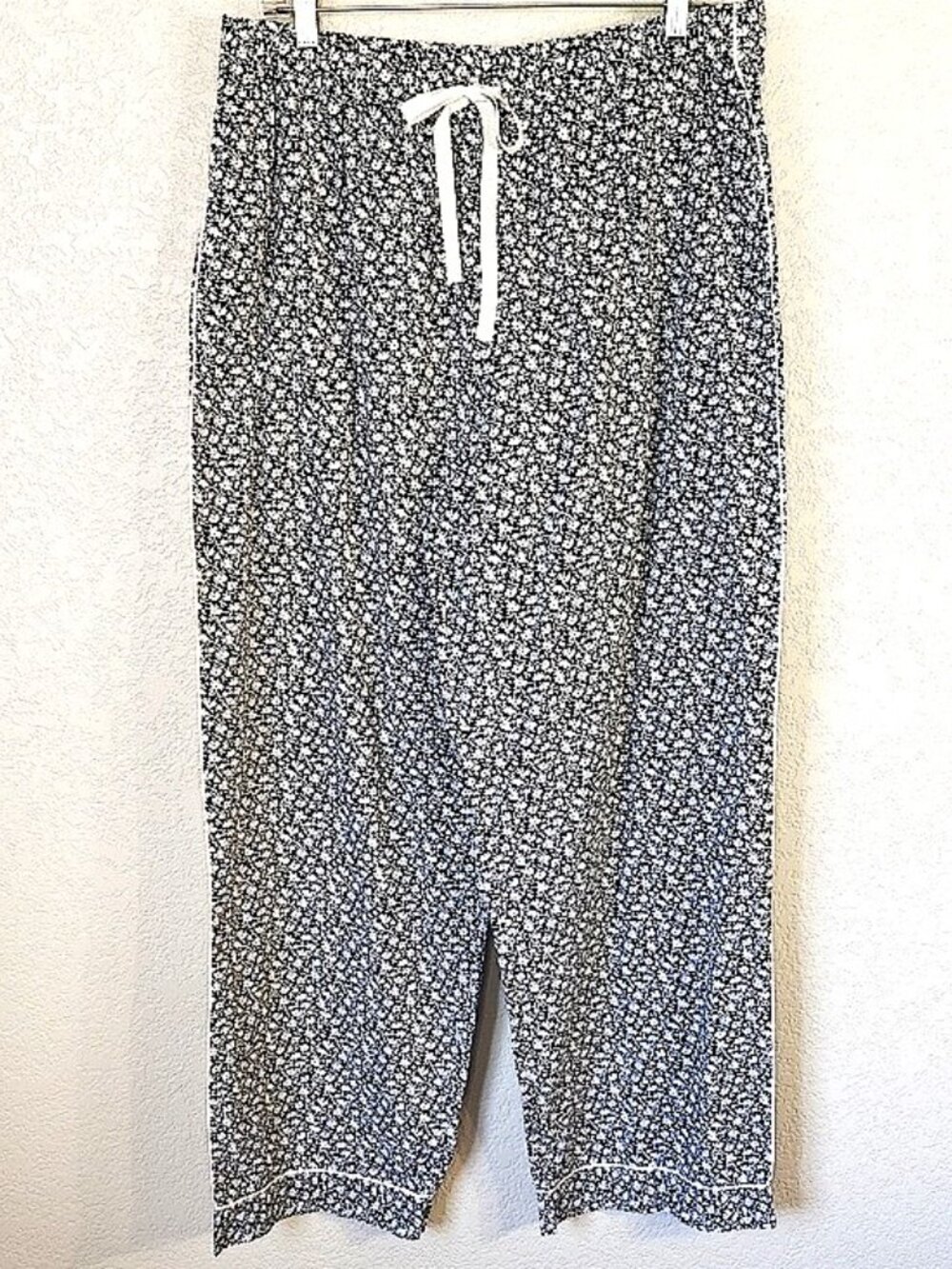 Victoria's Secret Size Large Long Cotton Pajama Set Black & White Ditsy Floral - Picture 4 of 8